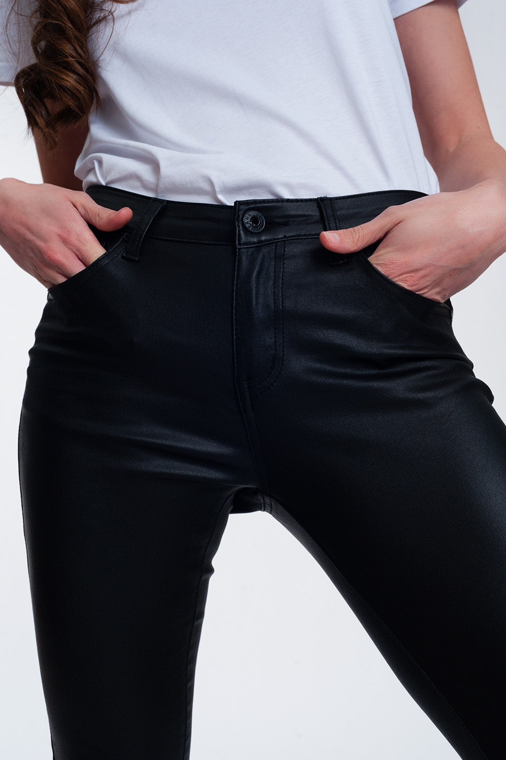Pantalones ajustados de talle alto en negro Q2