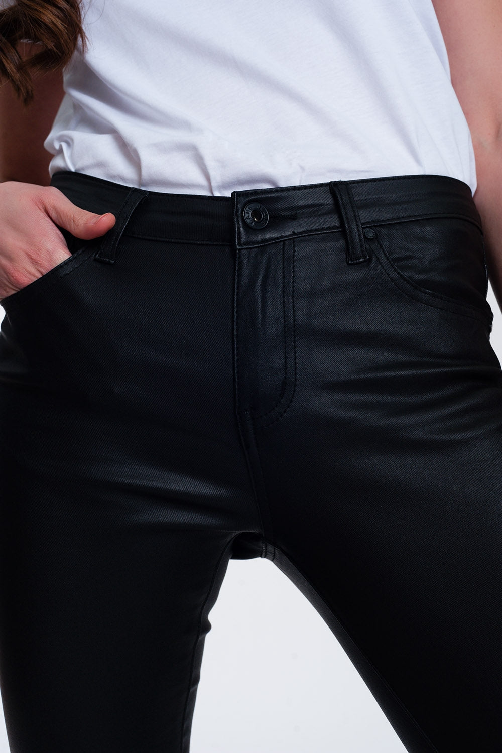 Pantalones ajustados de talle alto en negro Q2