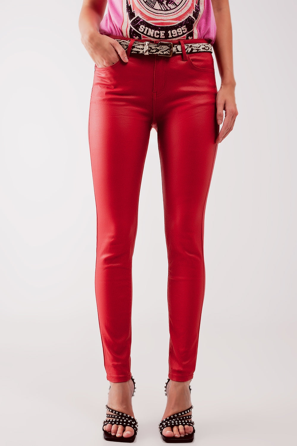 Pantalones ajustados de talle alto en rojo Q2