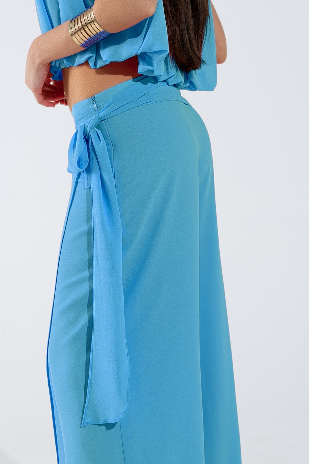 Pantalones anchos azul claro Falda superpuesta atada a un lado Q2