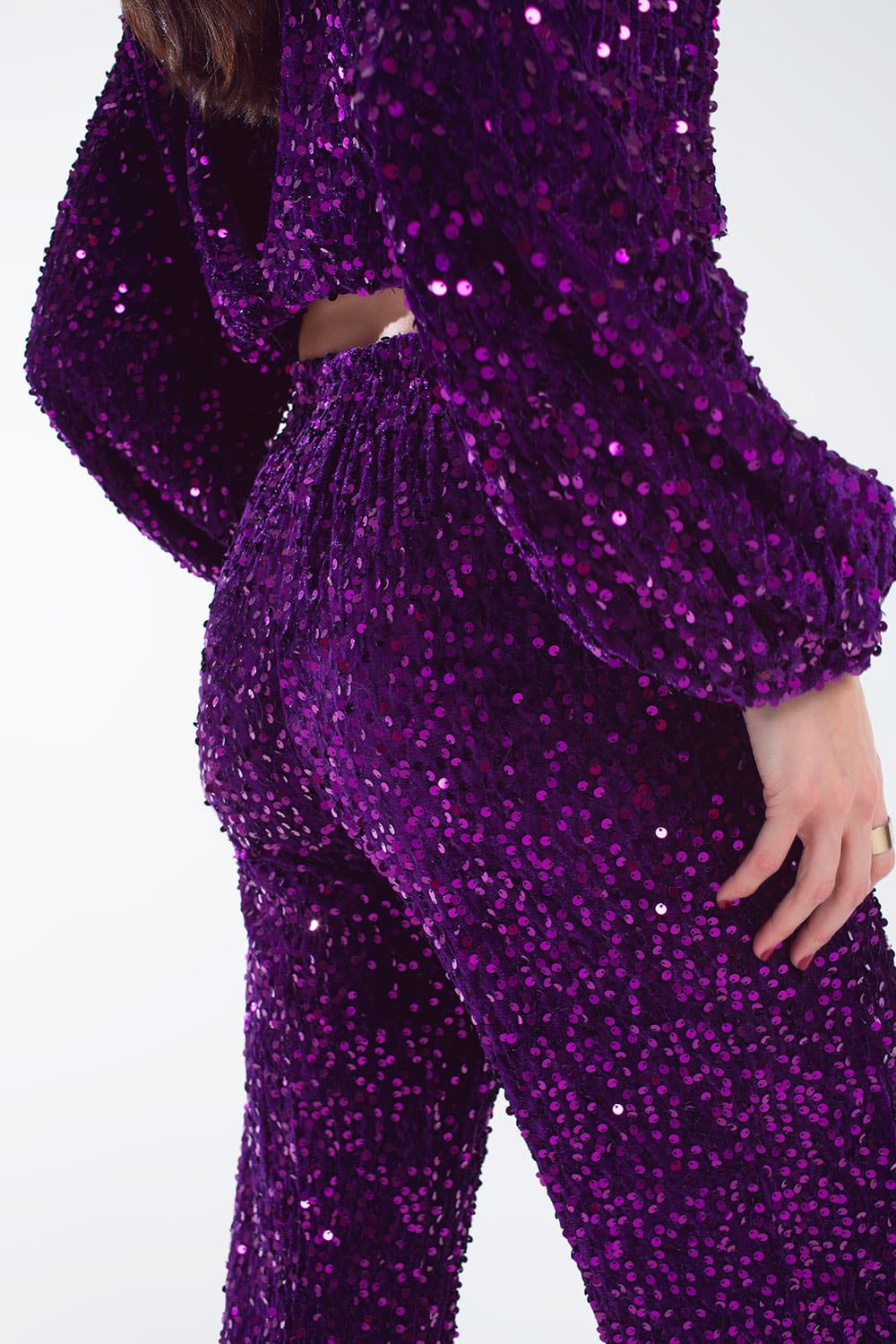 Pantalones anchos de lentejuelas con bolsillos laterales en morado Q2