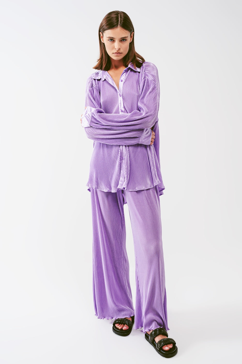 Pantalones anchos plisados de satén en lila Q2