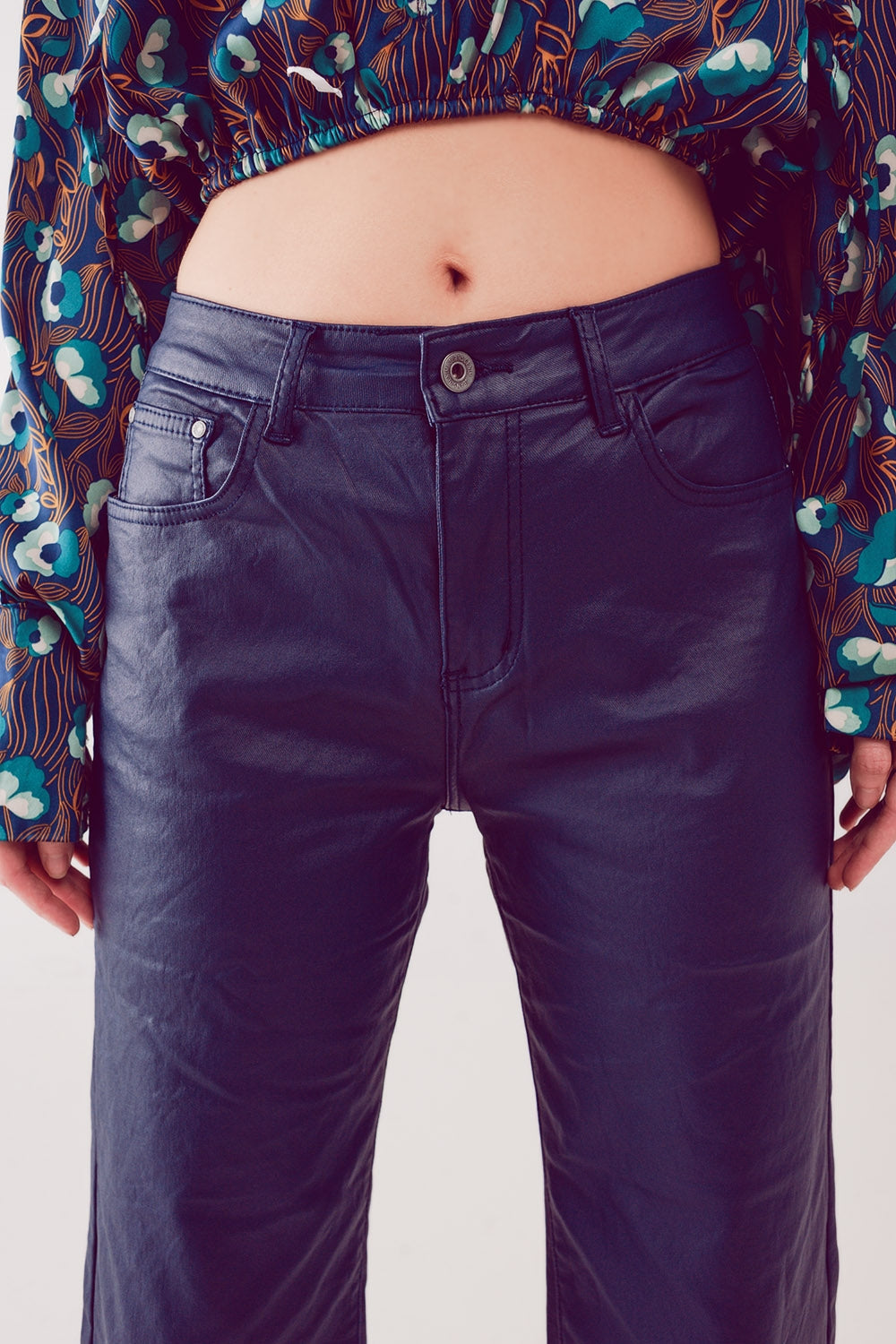 Pantalones azules  de pernera ancha de cuero sintético Q2