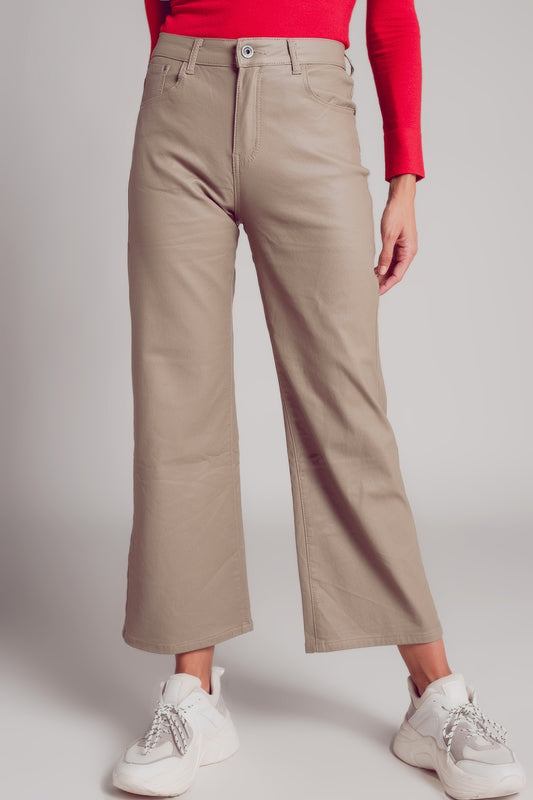 Q2 Pantalones beige de pernera ancha de cuero sintético