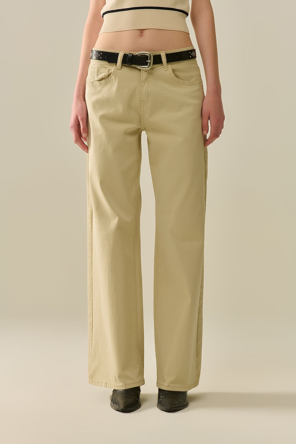 Q2 Pantalones beige de pierna ancha y corte recto