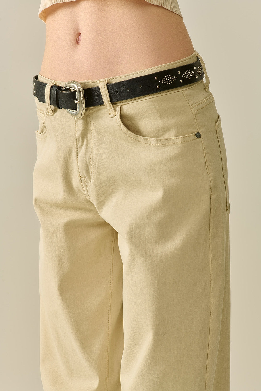 Pantalones beige de pierna ancha y corte recto Q2
