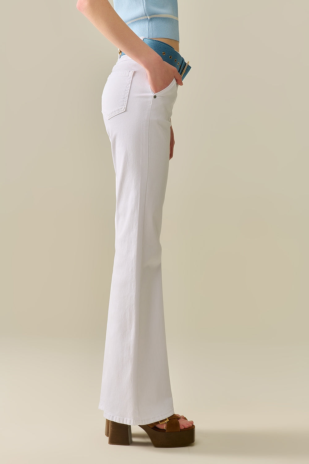 Pantalones Blancos Acampanados Cómodos y Elásticos Q2