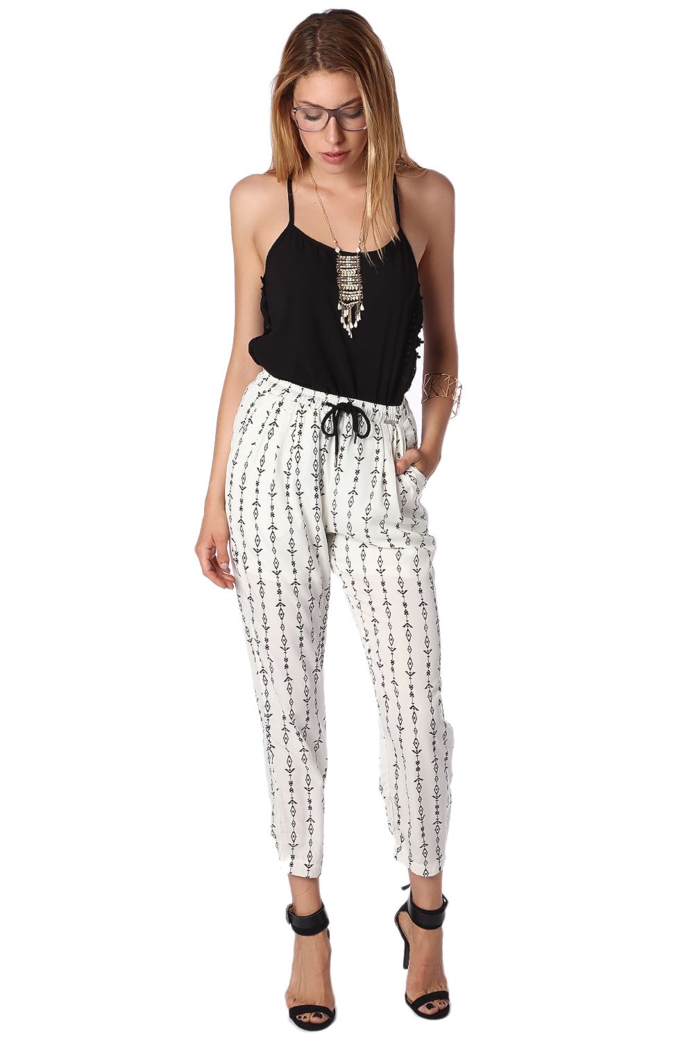 Pantalones crema con estampado azteca en contraste Q2