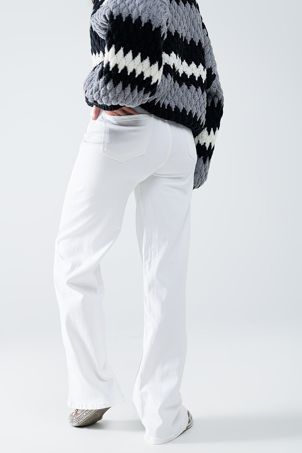 Pantalones blancos de pierna ancha y tiro alto Q2