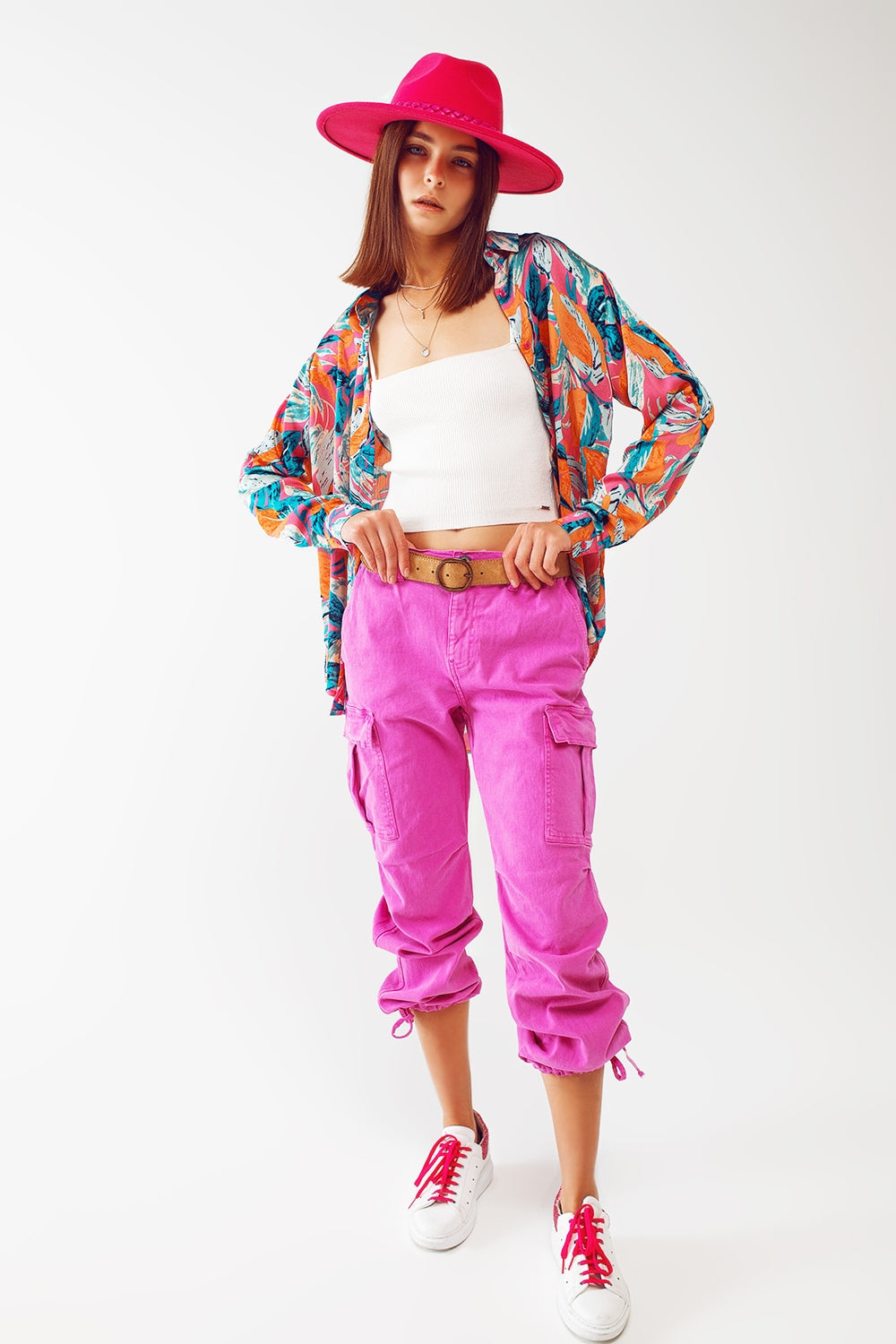 Pantalones cargo con extremos de borla en fucsia Q2