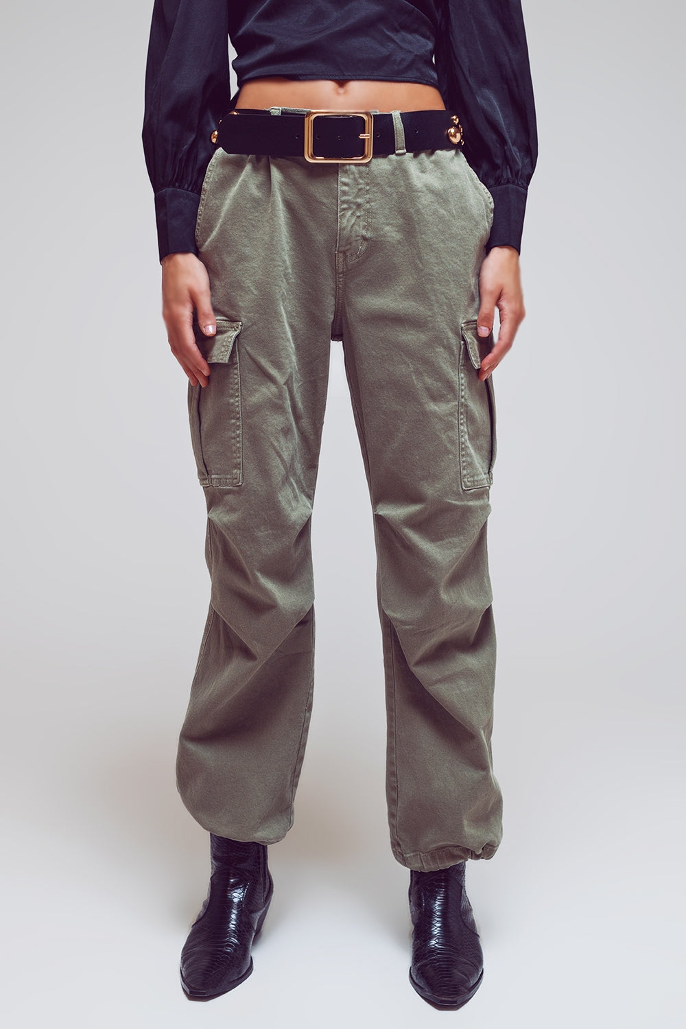 Q2 Pantalones cargo con extremos de borlas en verde militar