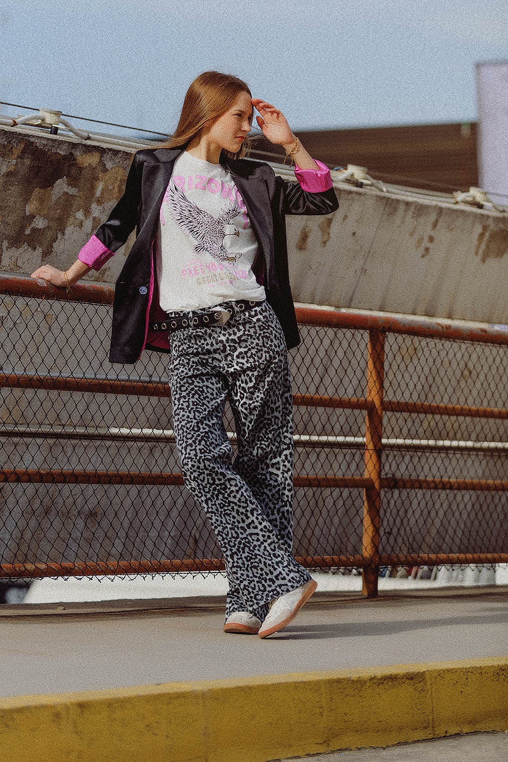 Pantalones con estampado de leopardo gris Q2