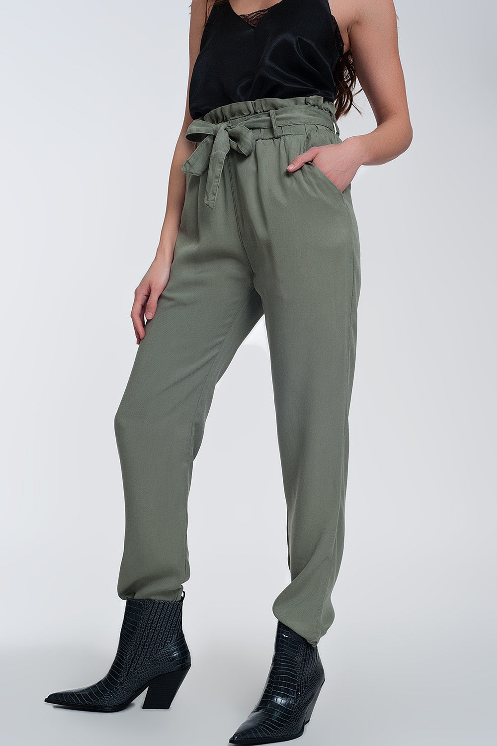 Pantalones con lazada en la cintura en verde Q2