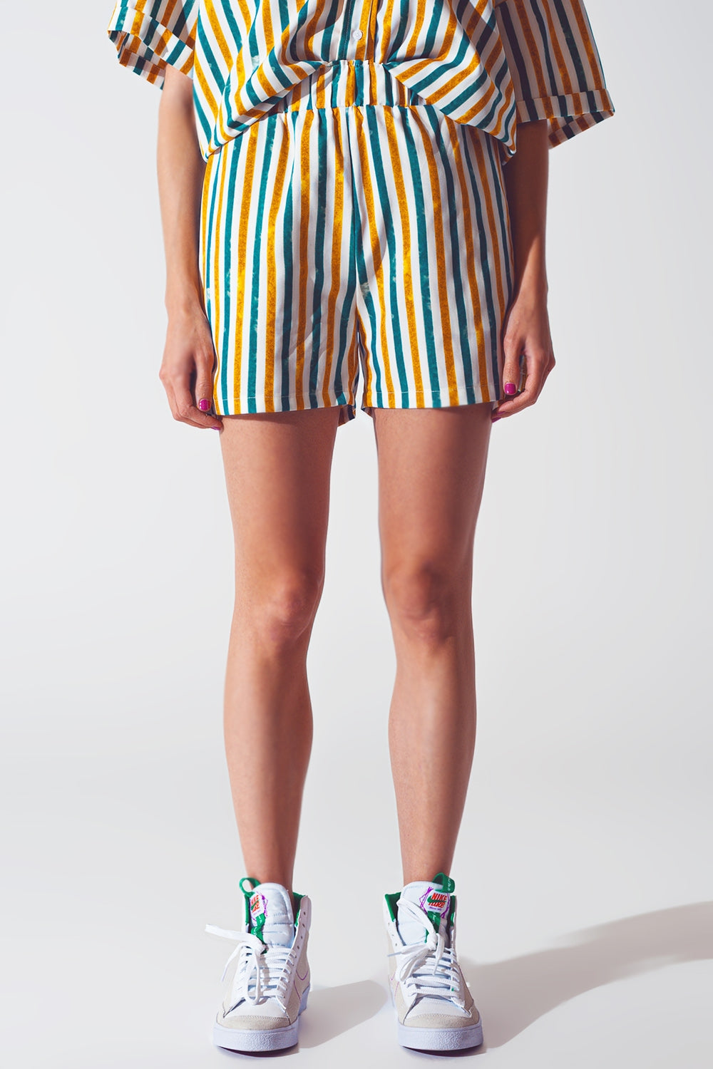 Pantalones cortos a rayas verdes Q2