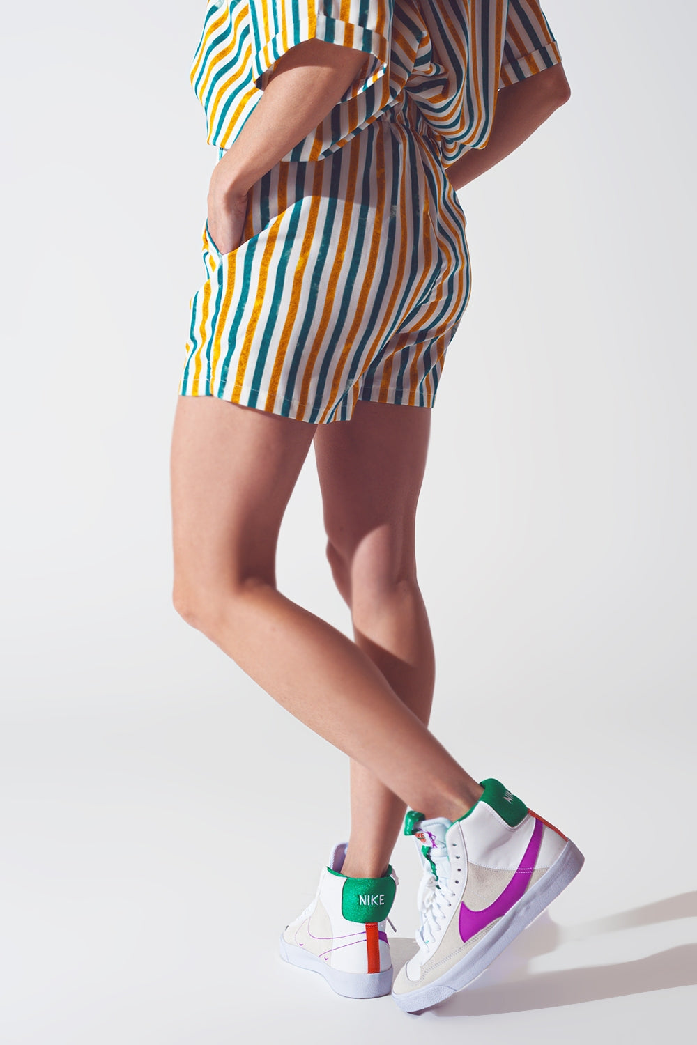 Pantalones cortos a rayas verdes Q2