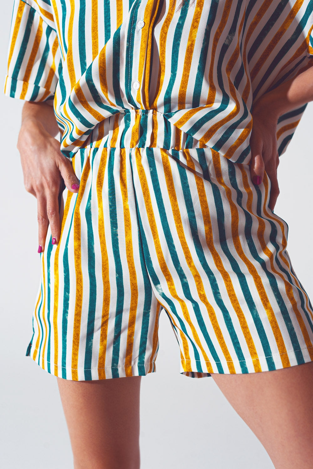 Pantalones cortos a rayas verdes Q2