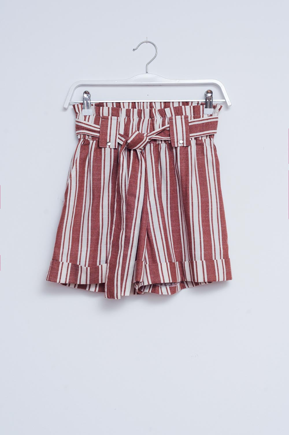 Q2 Pantalones cortos con cintura paperbag naranja