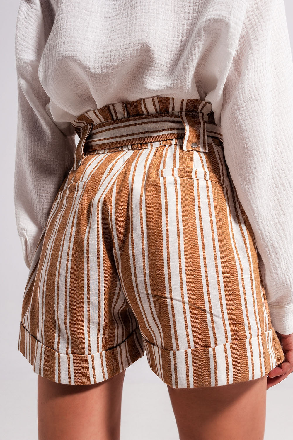 Pantalones cortos con cintura paperbag Q2