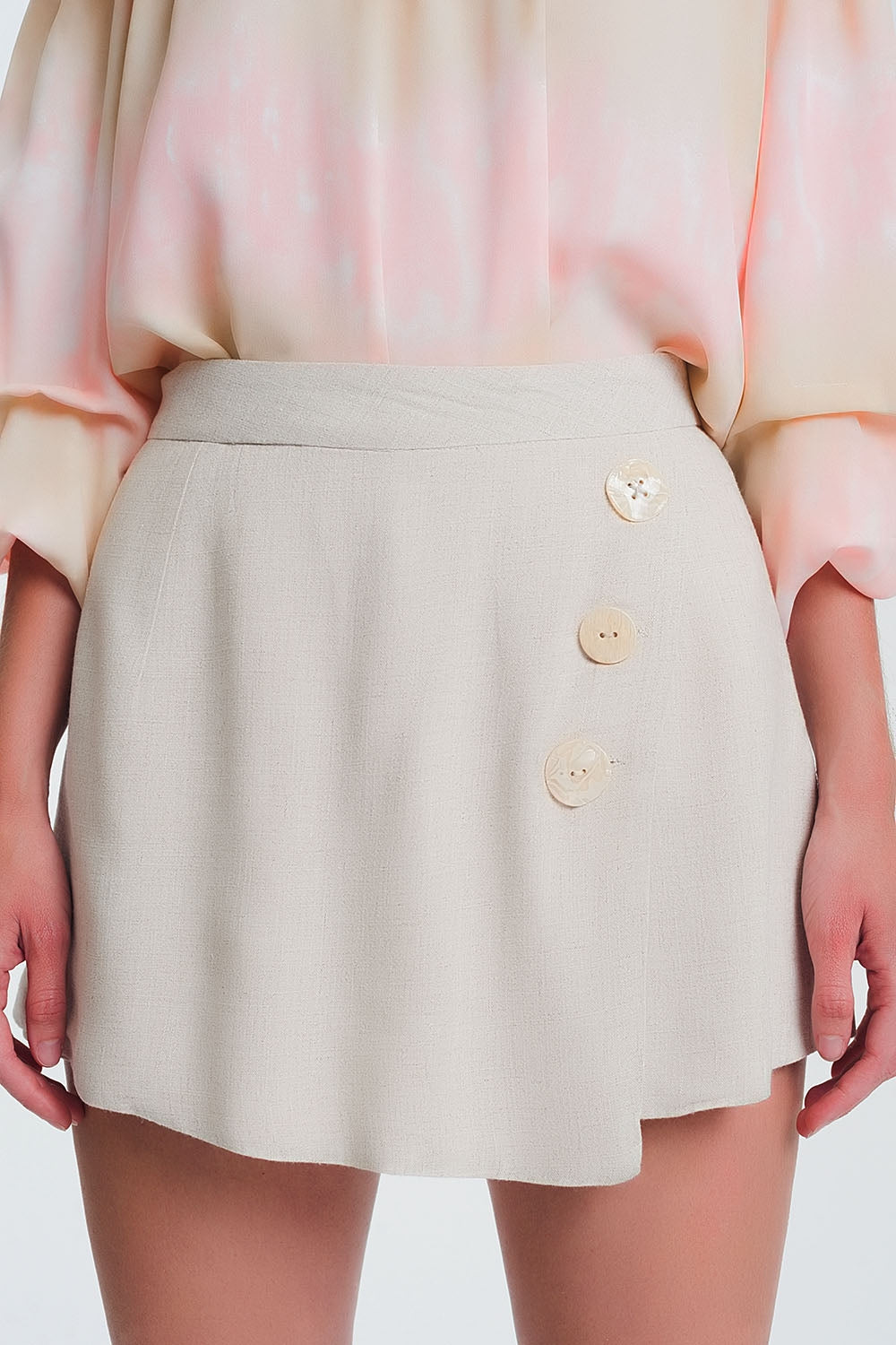 Pantalones cortos con detalle de botones Q2