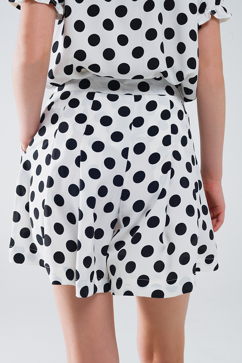 Pantalones cortos de lunares con bolsillos Q2