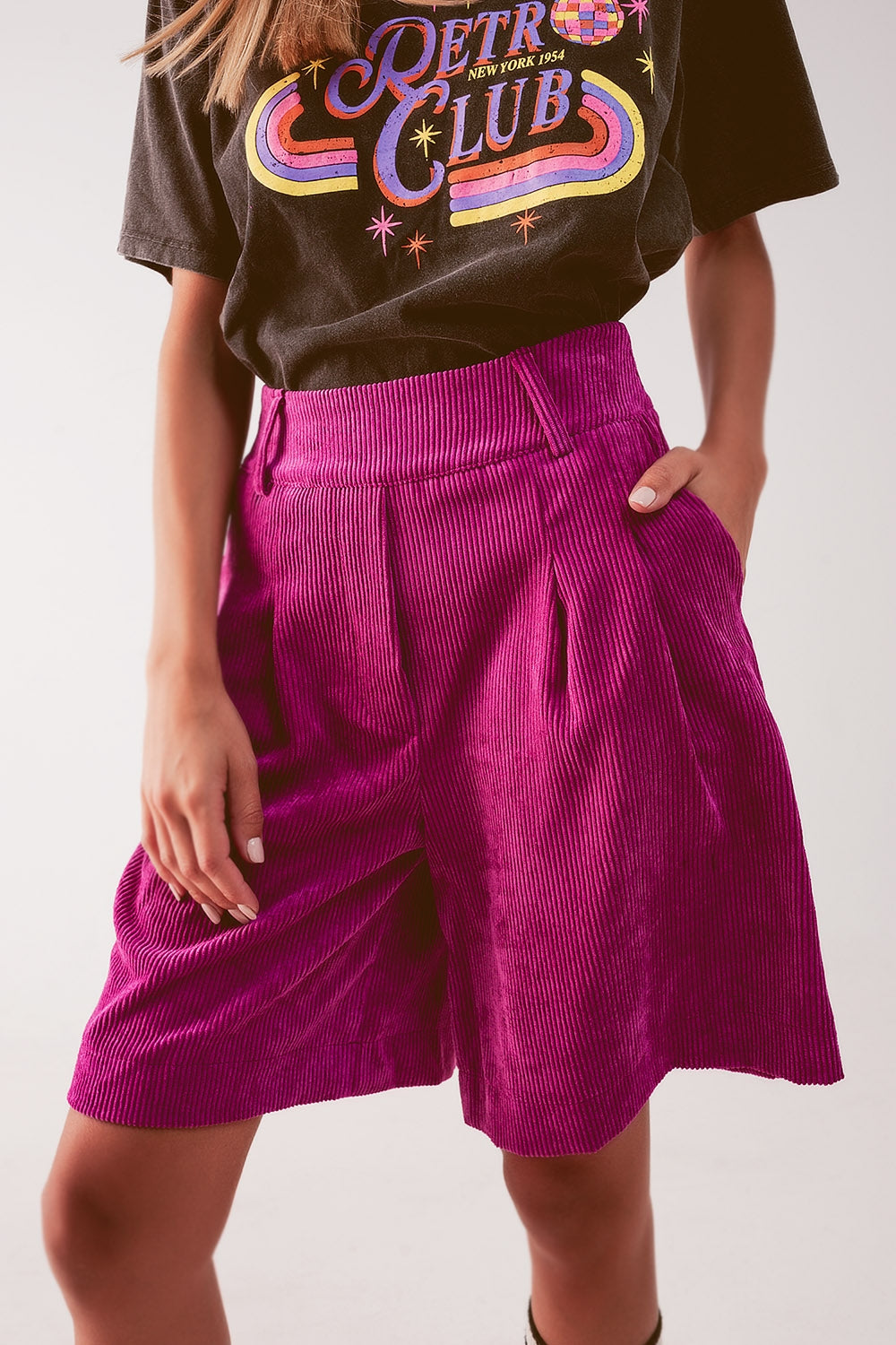 Pantalones cortos de pana fucsia de corte largo Q2