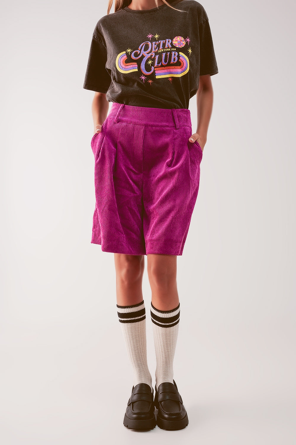 Q2 Pantalones cortos de pana fucsia de corte largo