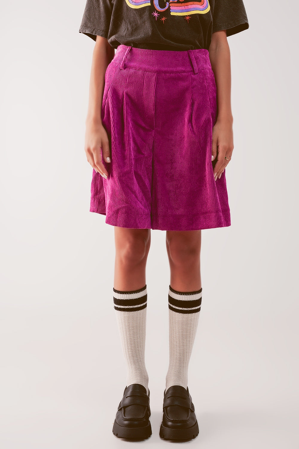 Pantalones cortos de pana fucsia de corte largo Q2
