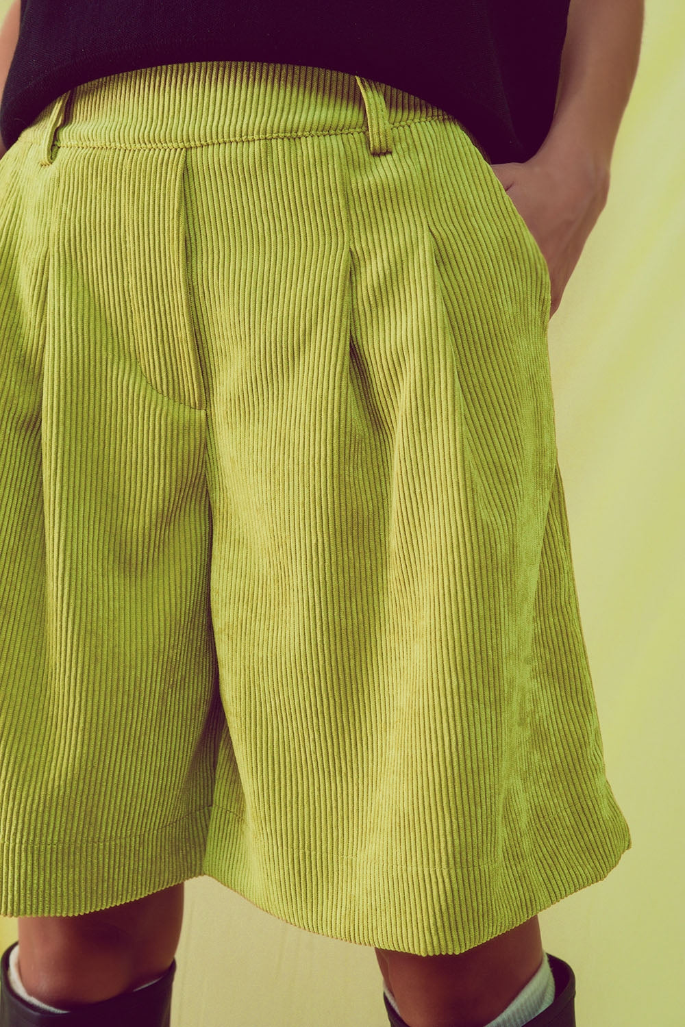 Pantalones cortos de pana lima de corte largo Q2