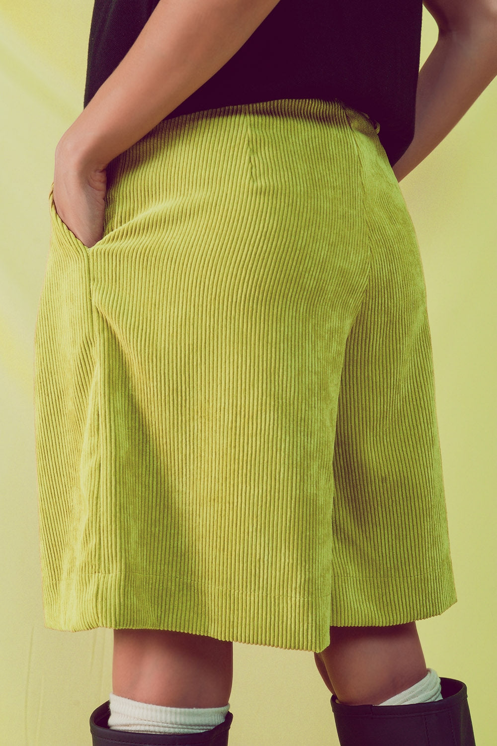 Pantalones cortos de pana lima de corte largo Q2