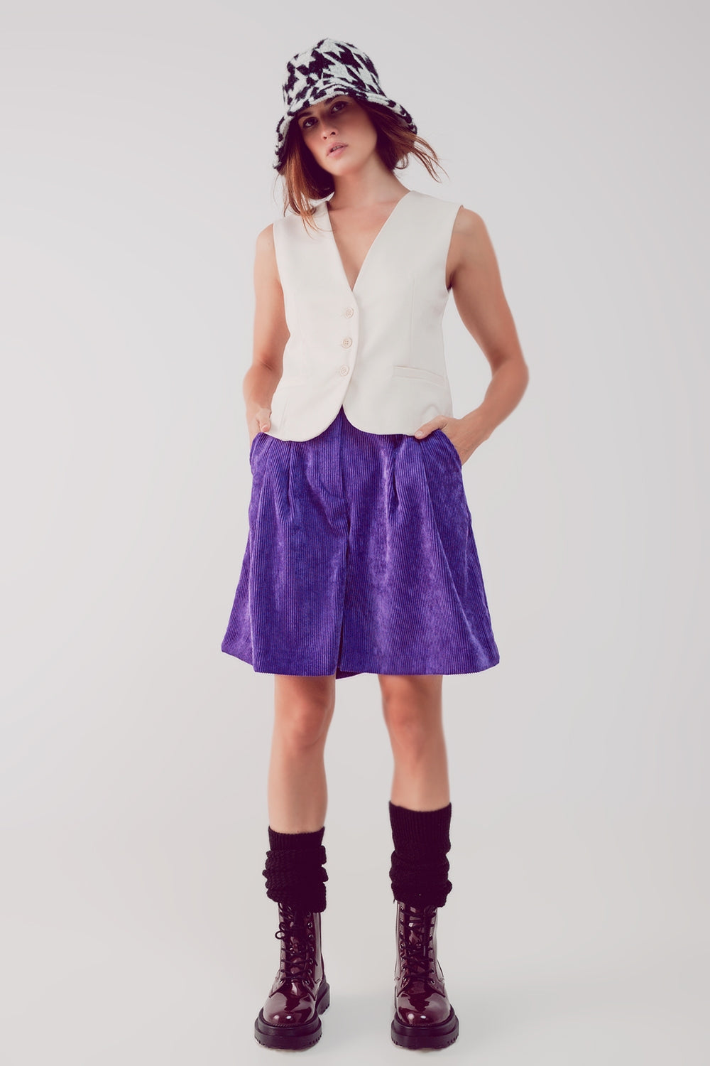 Pantalones cortos de pana morada de corte largo Q2