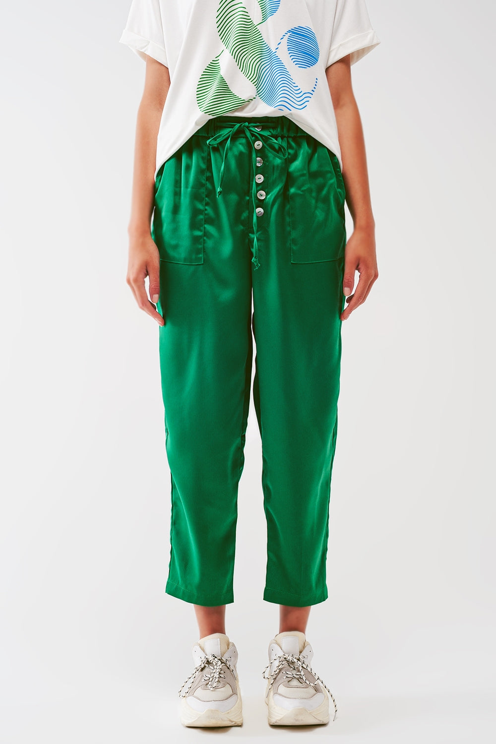 Pantalones cortos de satén en verde Q2