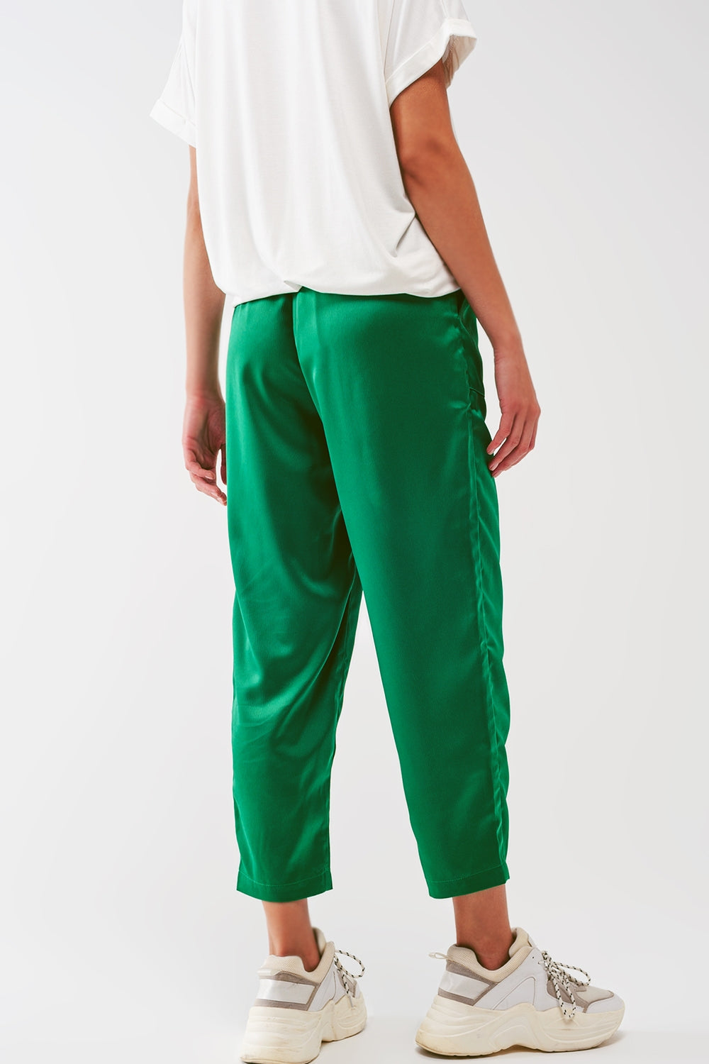 Pantalones cortos de satén en verde Q2