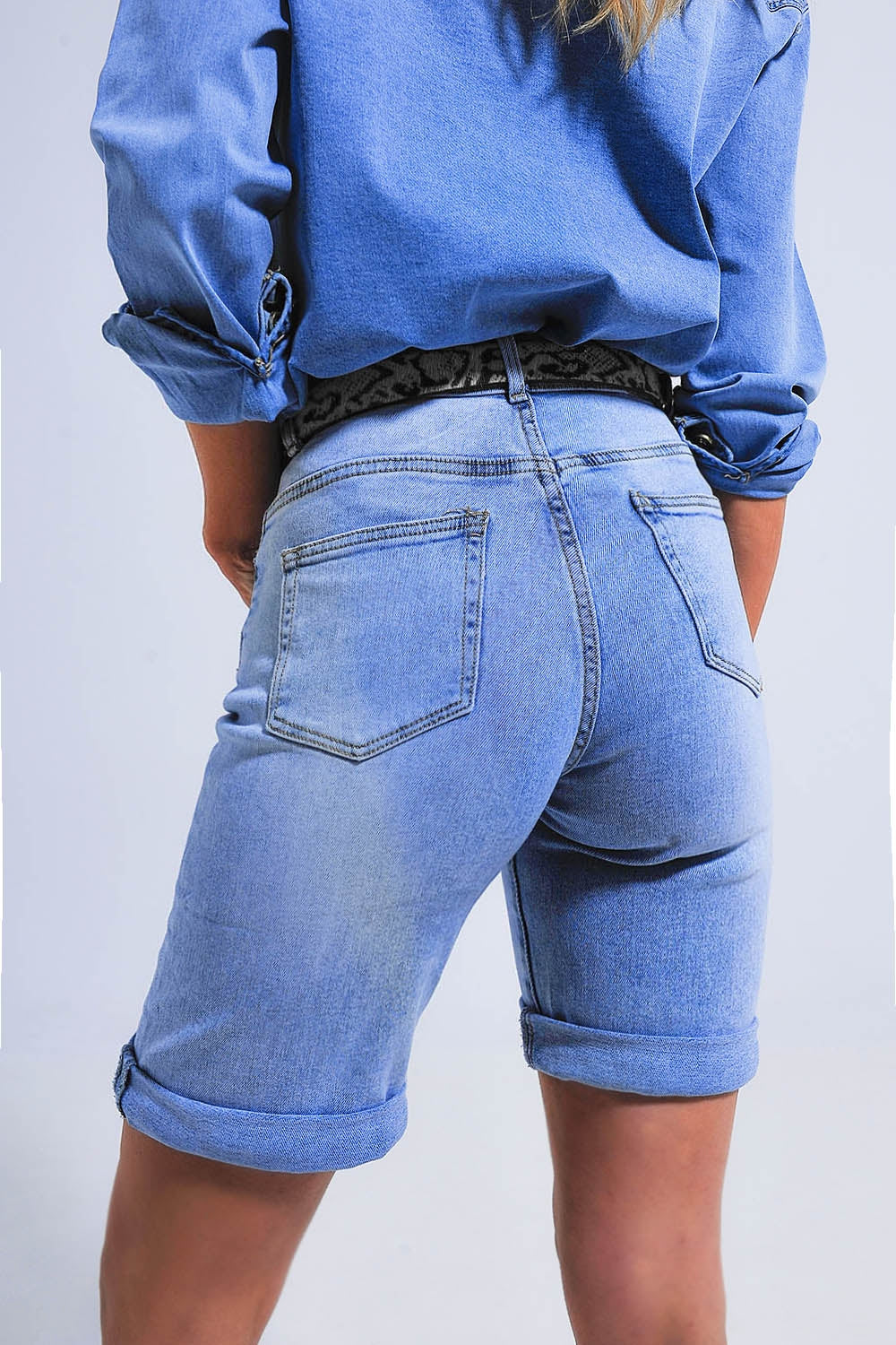 Pantalones cortos vaqueros azul medio con dobladillo vuelto Q2