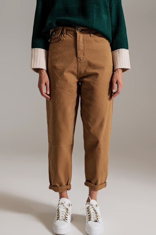 Q2 Pantalones de camel relajados con detalle de bolsillo en la cintura