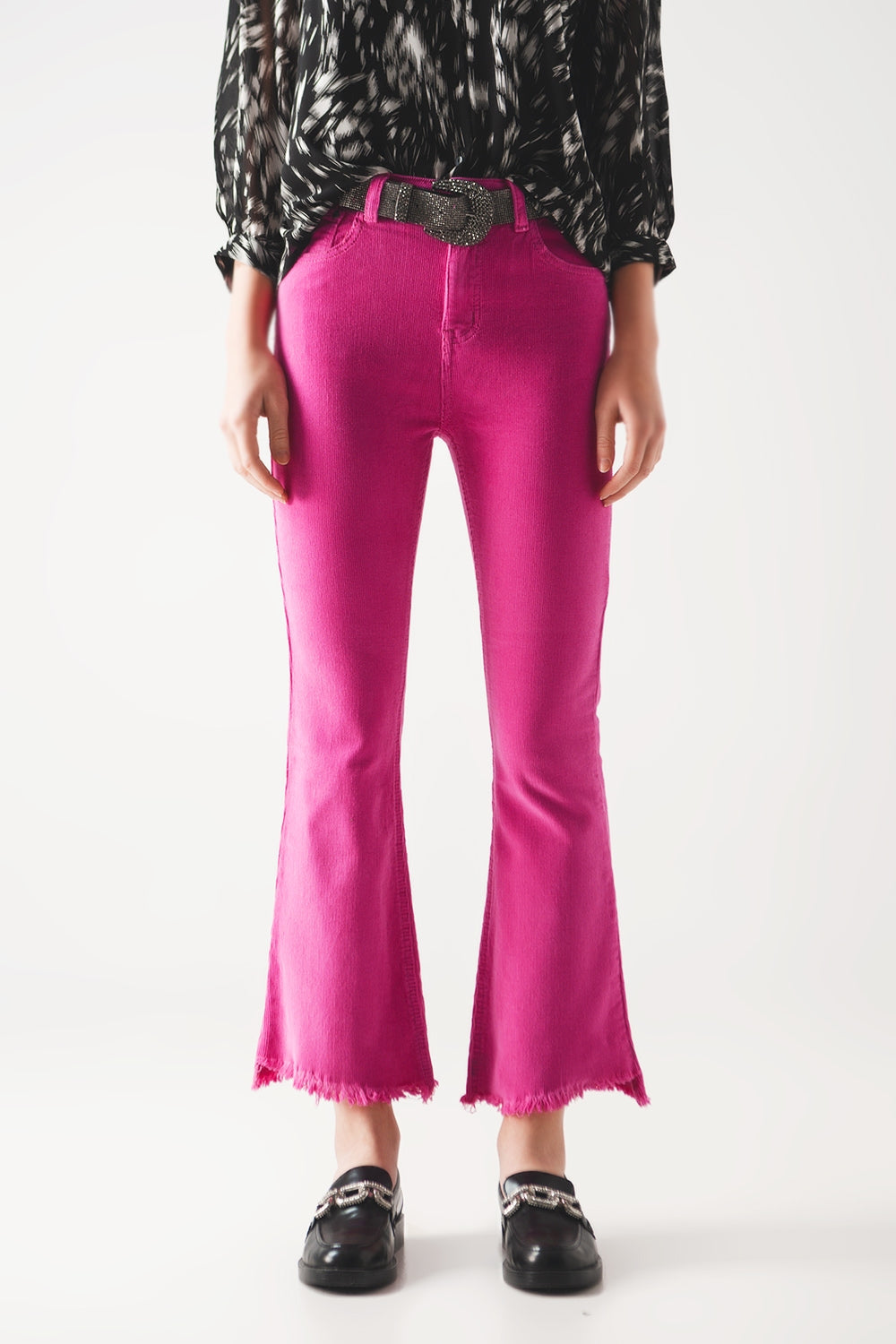 Q2 Pantalones de campana color fucshia de pana