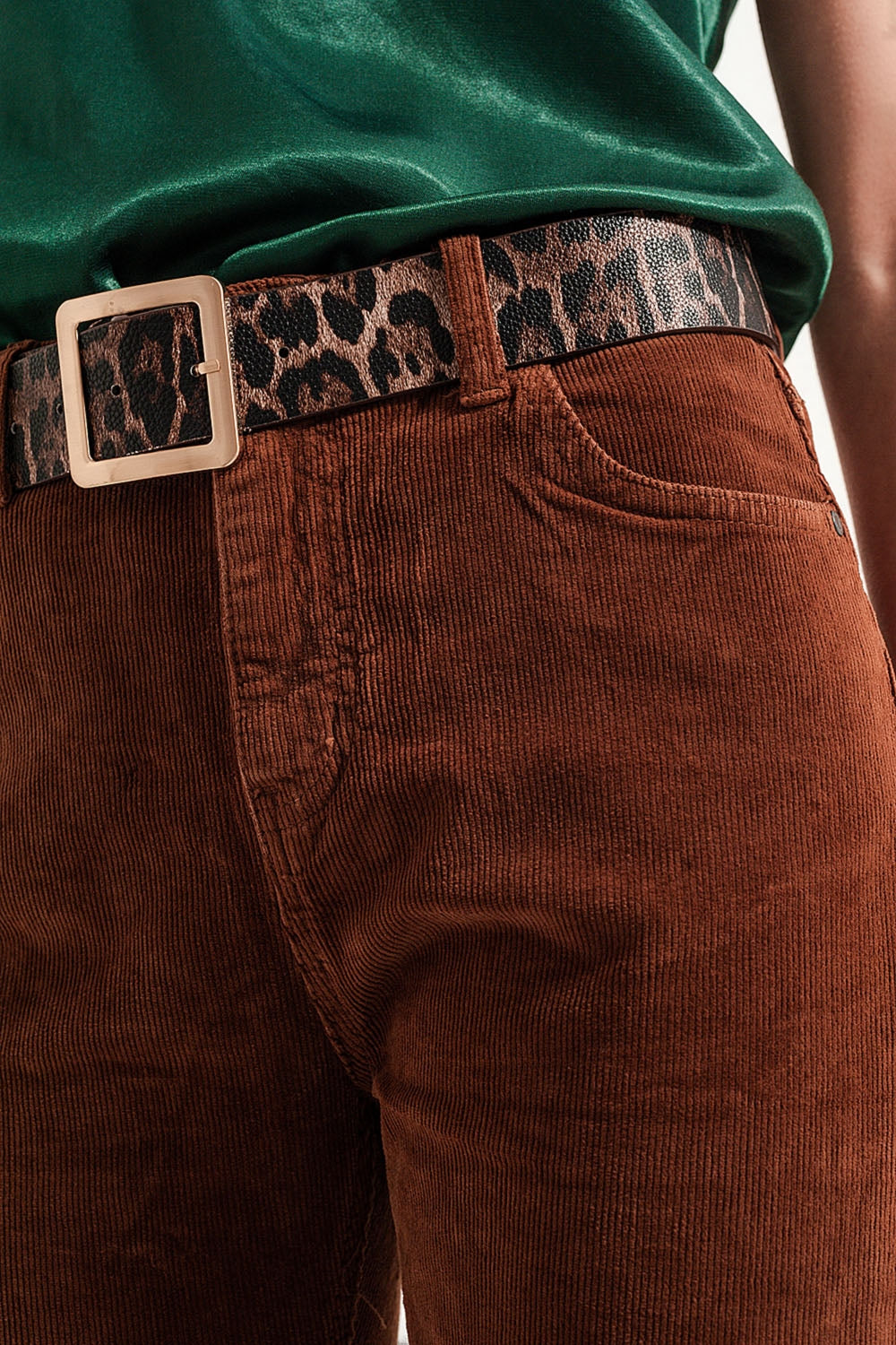 Pantalones de campana color marron de pana Q2