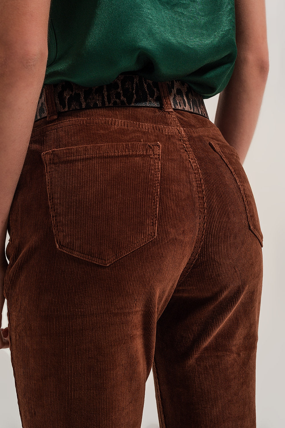 Pantalones de campana color marron de pana Q2