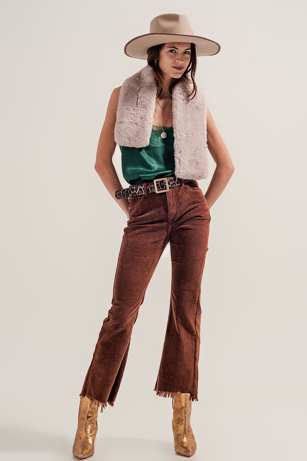 Pantalones de campana color marron de pana Q2