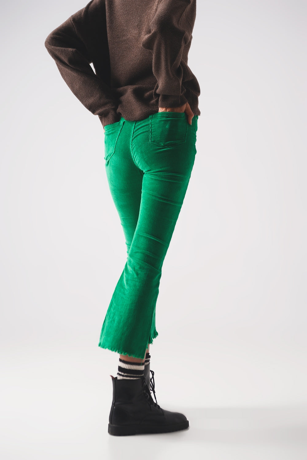 Pantalones de campana color verde intenso de pana Q2