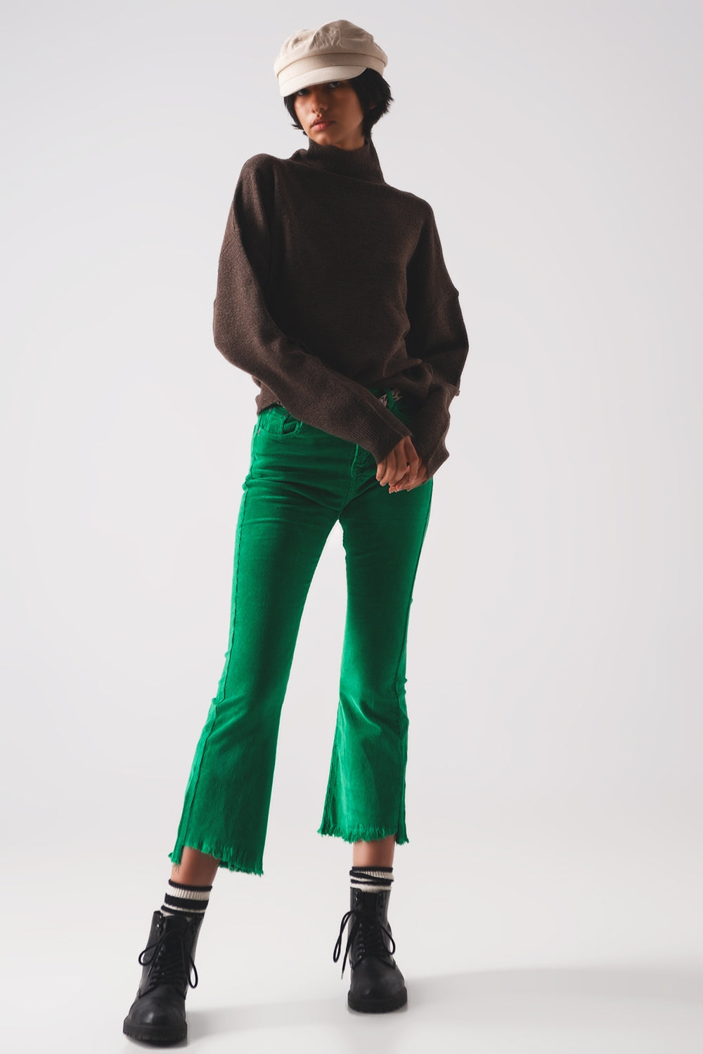 Pantalones de campana color verde intenso de pana Q2