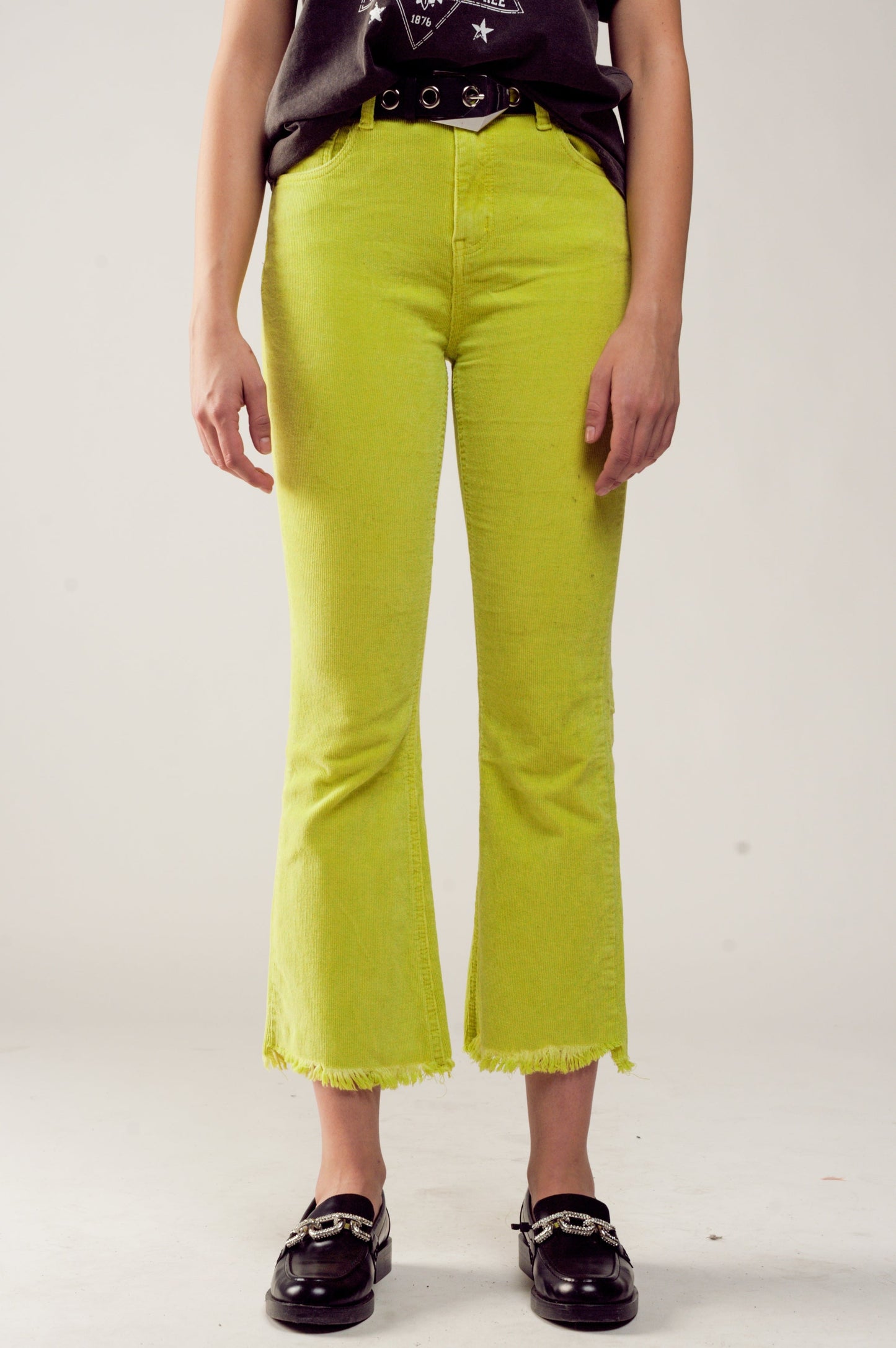 Pantalones de campana color verde lima de pana Q2