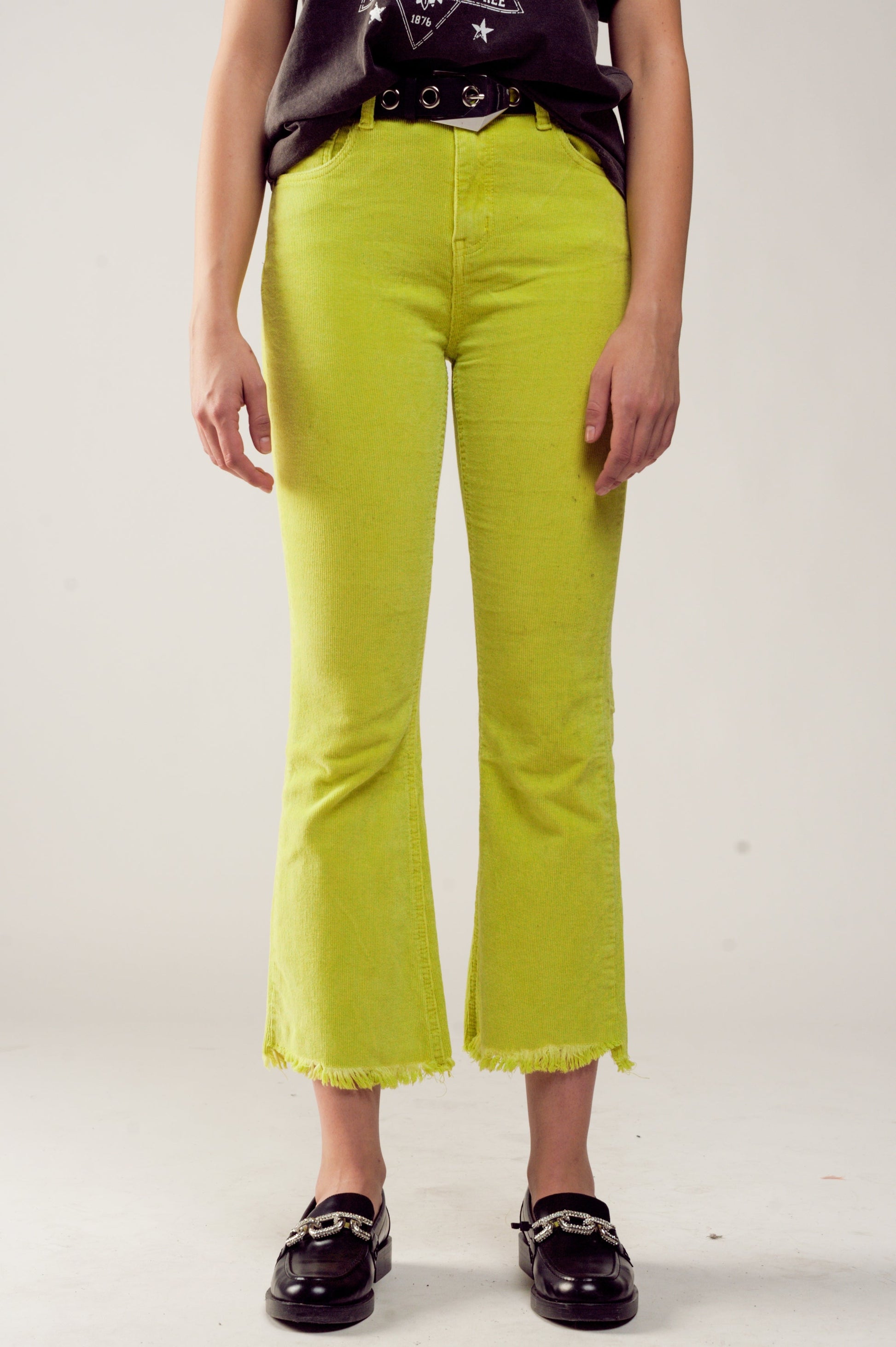 Pantalones de campana color verde lima de pana Q2