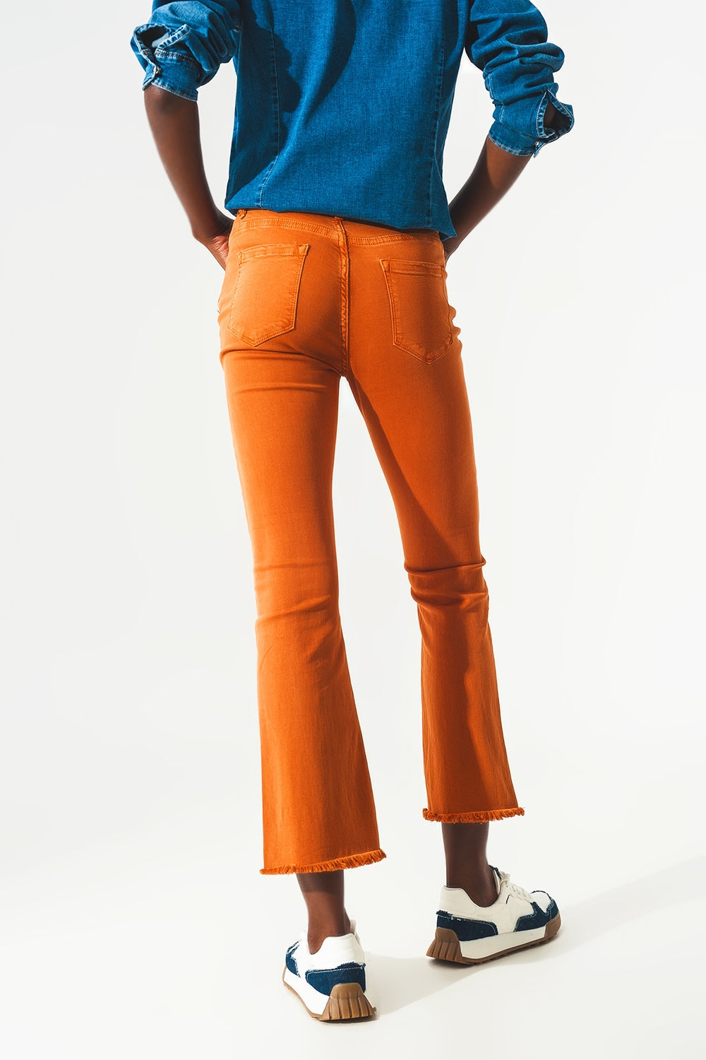 Pantalones de campana con borde de dobladillo sin rematar en naranja Q2