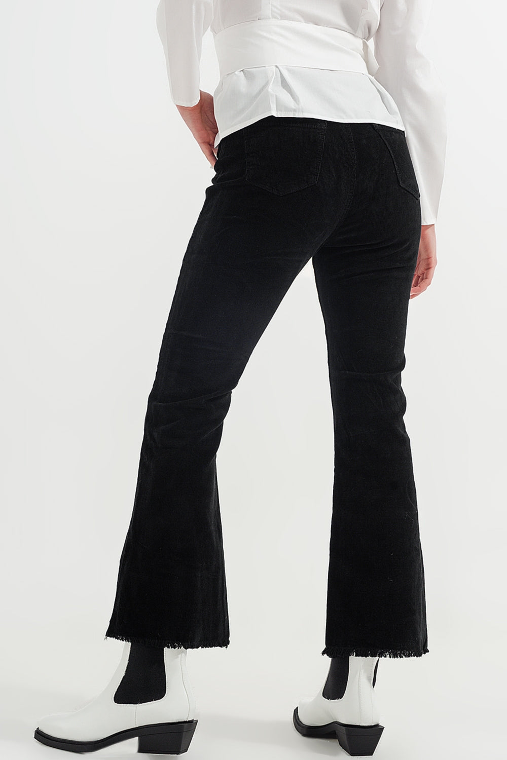 Pantalones de campana negros de pana elástica Q2