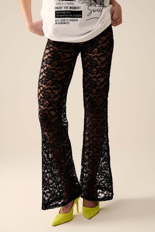Q2 Pantalones de campana negros en encaje floral