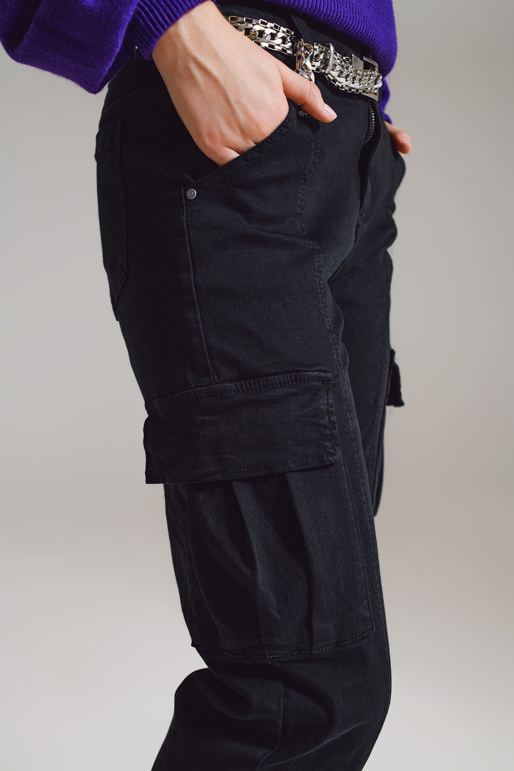 pantalones de cargo negros con cintura y dobladillo elásticos Q2