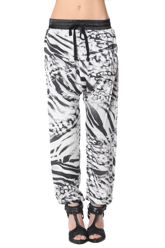 Q2 Pantalones baggy con estampado animal gris