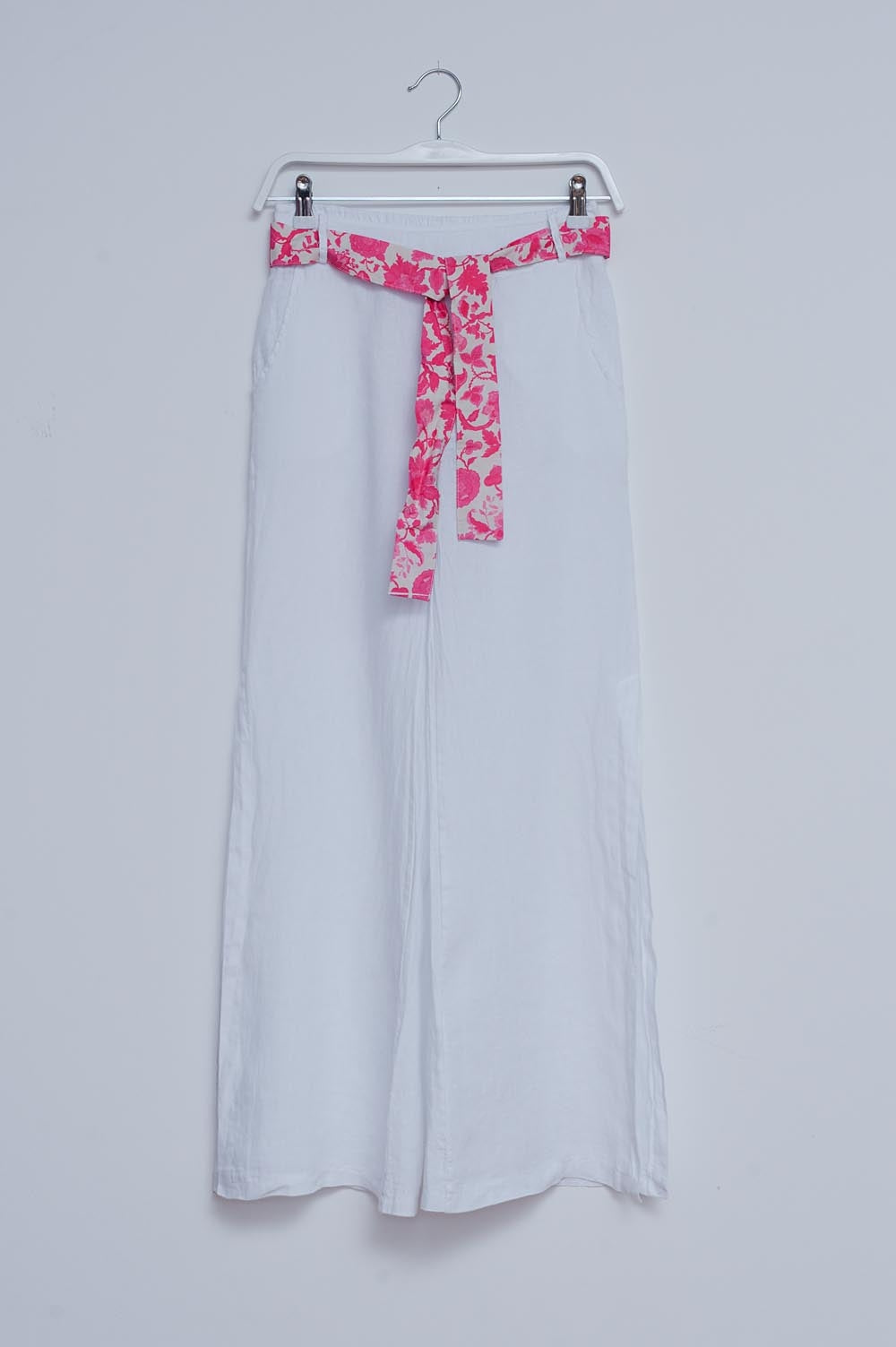 Q2 Pantalones de lino blancos de pernera ancha con aberturas laterales