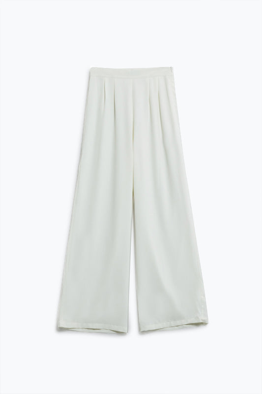 Q2 Pantalones de pata ancha en blanco