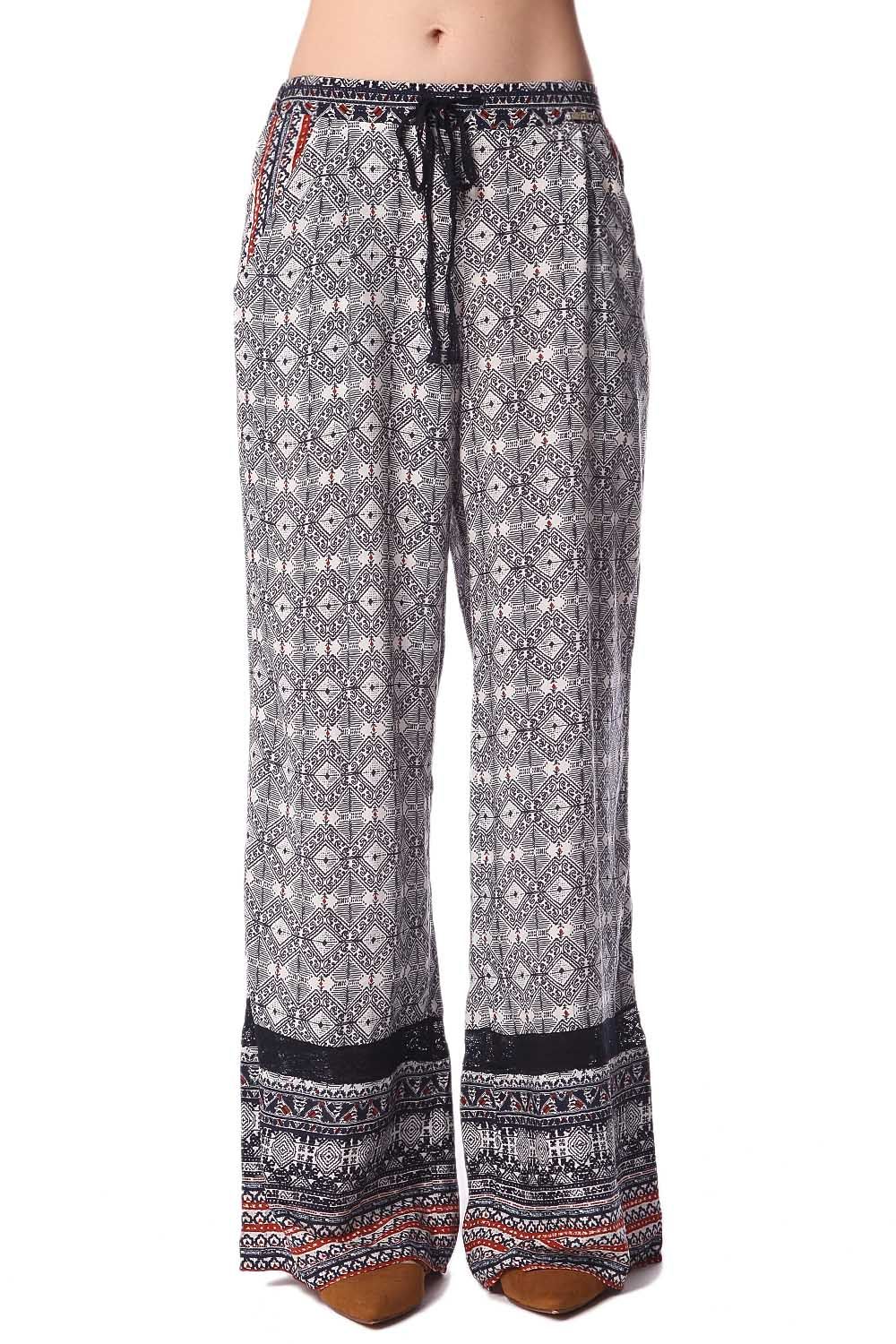 Q2 Pantalones de pernera amplia con estampado etnico azul y detalle de puntilla